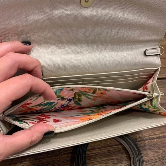 Champagne/gold Wallet Purse. Removable Strap. Excellent Condition. - Picture 5 of 7